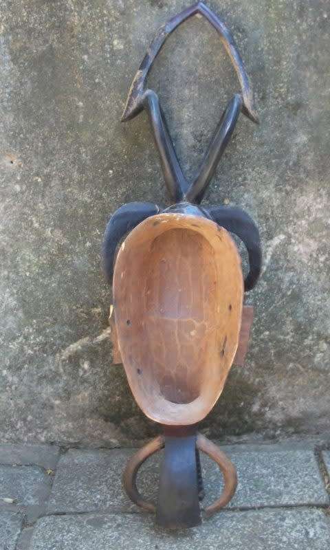 Very large (77cm long) ornately carved African Mask - An Artwork!