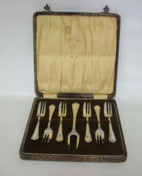 Vintage Complete set of Silver Plated Cake forks and snack fork in original retro box