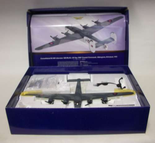 Die Cast Model - CORGI AVIATION ARCHIVE - Consolidated B-24D Liberator  1:72 scale