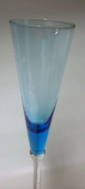 5 Colourful Champange Flutes in a sturdy vase holder - Perfect as a vase or for champagne!