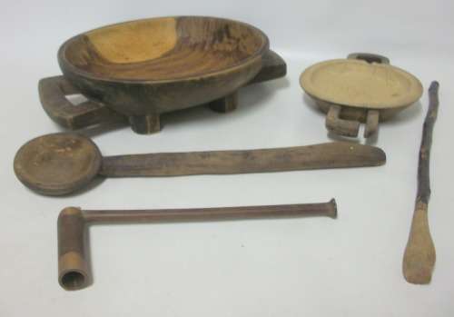 2 Meat trays, 2 spoons and pipe