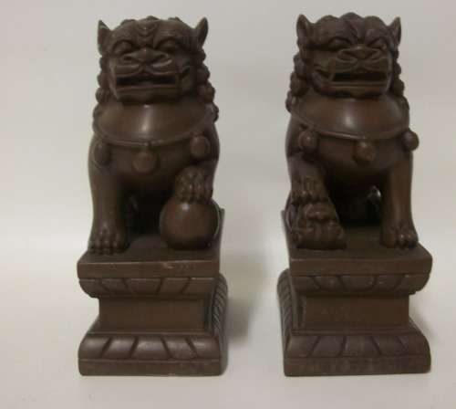 Pair of Temple Dogs/Foo Dogs (Symbol for Prosperity and Success)  -  Resin - 12cm tall
