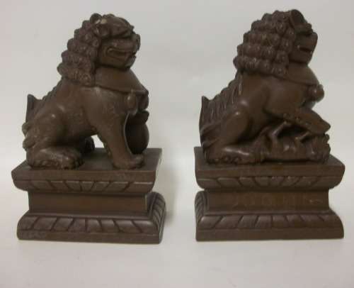 Pair of Temple Dogs/Foo Dogs (Symbol for Prosperity and Success)  -  Resin - 12cm tall