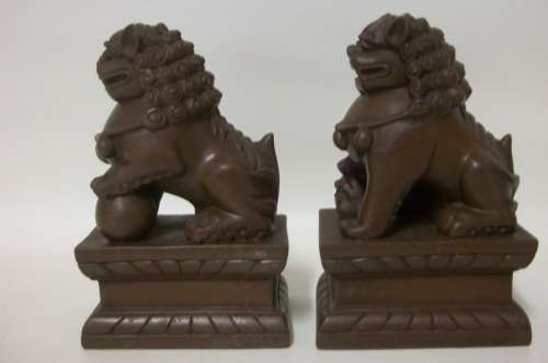 Pair of Temple Dogs/Foo Dogs (Symbol for Prosperity and Success)  -  Resin - 12cm tall