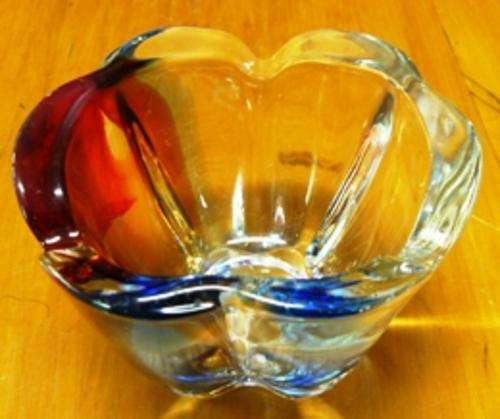 Art Glass - Lovely colourful bowl, free of damage!