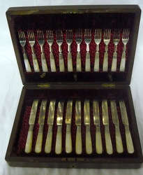 Vintage Fruit Set with Mother of Pearl Handles in Original Wooden Canteen - R1 N/R!!!