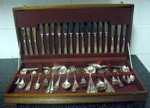 C 1920's - Gladwin (Sheffield) A1 Silver Plated Cutlery Set (73 Pc) in wooden canteen