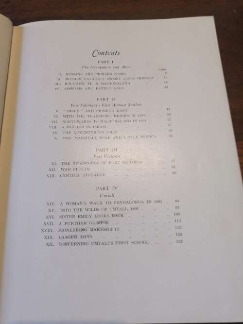 EXPERIENCES OF RHODESIA`S PIONEER WOMEN - Jeannie M Boggie *signed
