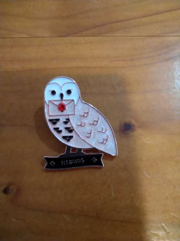 HEDWIG ENAMEL PIN BROOCH - Harry Potter Merch
