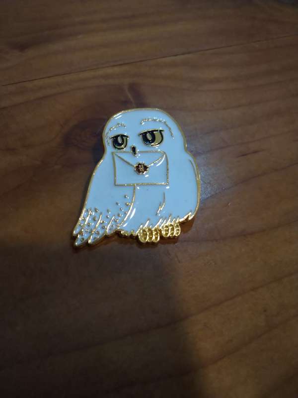 HEDWIG ENAMEL PIN BROOCH - Harry Potter Merch