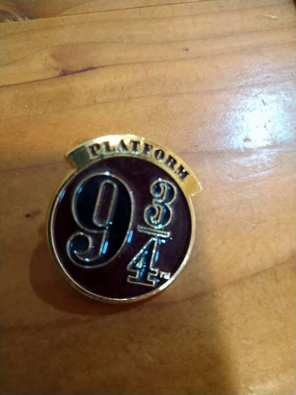 PLATFORM 9 3/4 ENAMEL PIN BROOCH - Harry Potter Merch