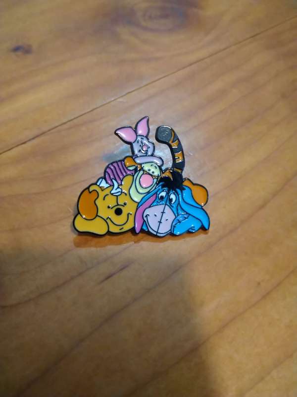 WINNIE THE POOH AND FRIENDS ENAMEL PIN BROOCH