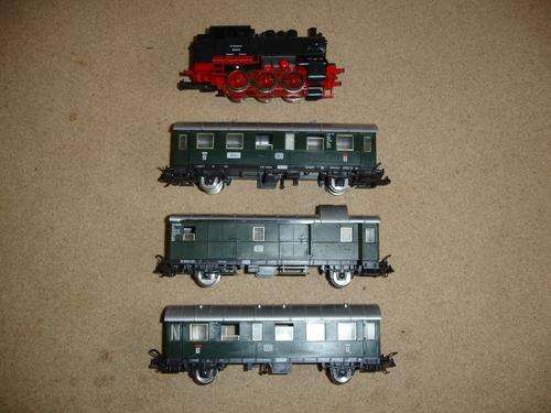 Lima - Golden Series - DB 060 Steam Loco and Carriages x 3- HO