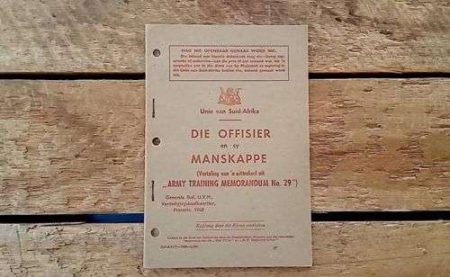 WW2 Issue SADF Instruction Booklet 'Die Officer en sy Manskappe'