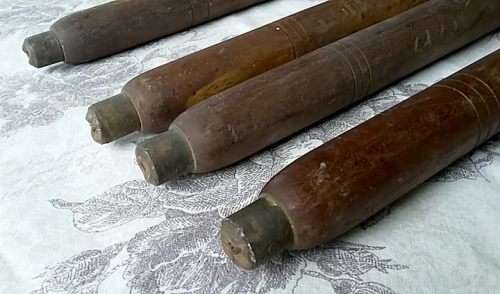 Set of Vintage Wooden Metal Spiked Cricket Wickets - No Bails