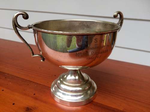 STUNNING VINTAGE TROPHY No. 7 G.S.H. RUNNER UP  1961/62 Mrs. A. RICHARDS