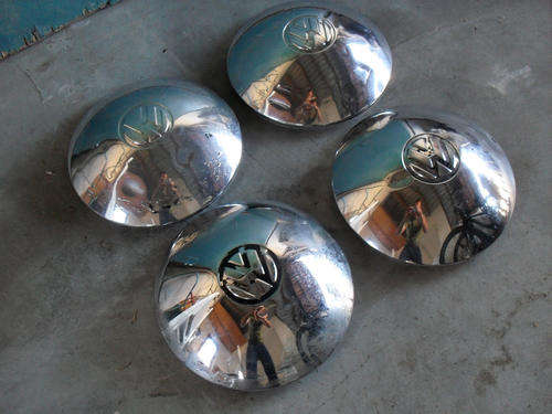 VINTAGE VOLKSWAGEN HUB CAPS (VW)(BEETLE)(KOMBI)(HUBCAPS)