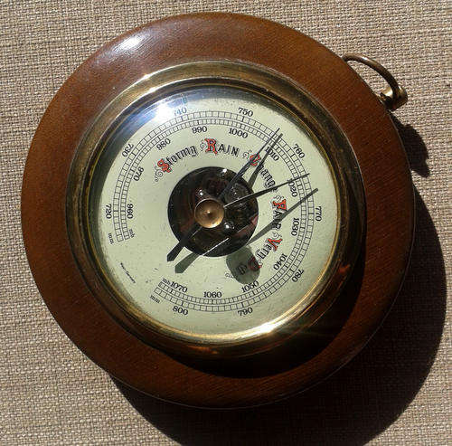 SUPERB VINTAGE WORKING WEST GERMAN BAROMETER - LOW START!!!!!