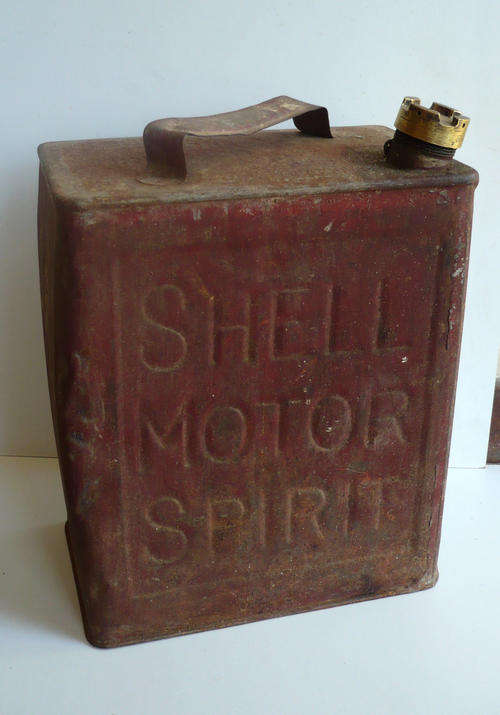 VINTAGE SHELL MOTOR SPIRIT OIL CAN WITH ORIGINAL BRASS NOZZLE! (TIN)(PETRONALIA)(GREASE)