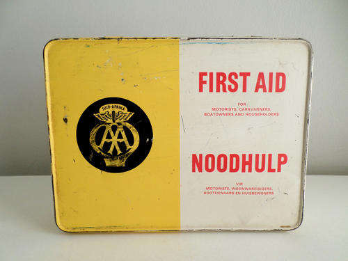 VINTAGE AA ROADSIDE FIRST AID KIT (AUTOMOBILIA-OIL TIN / CAN - GREASE - MOBIL - BP - CALTEX - )