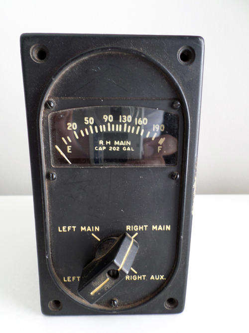 *1/2 YEAR SALE - PRICE DROP* VINTAGE MILITARY AVIATION FUEL GAUGE TANK SWITCH CIRCA. WW2 (SAAF)