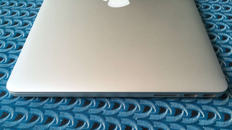 Apple MacBook Pro (15-inch, ME294LL/A) - [Quad-Core i7, 16GB RAM, 512GB SSD, GeForce GT 750M]