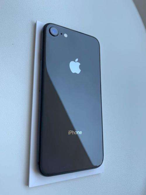 Apple IPHONE 8 (UNLOCKED)