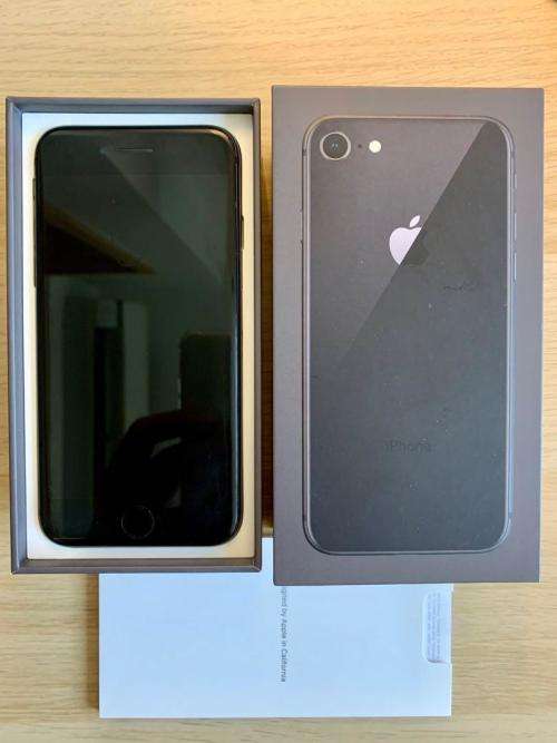 Apple IPHONE 8 (UNLOCKED)