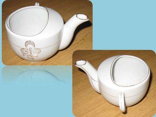 FEEDING CUP LARGE * STUNNING WHITE & GOLD**!!!