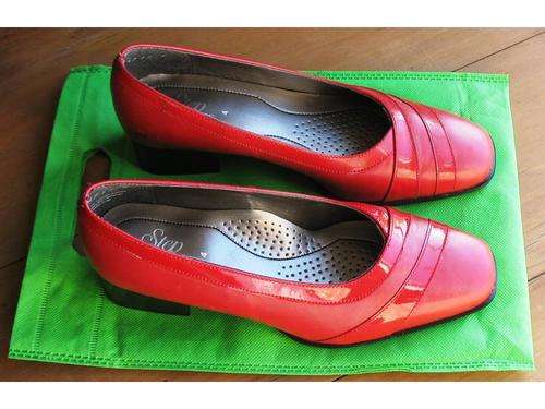 Red Ladies Shoes size 4 * Brand NEW * Step on Air *