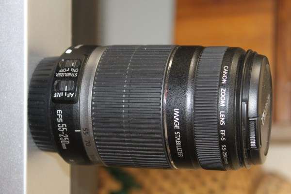 CANON EFS 55-250MM ZOOM LENSE F4.0-5.6 AUTOFOCUS + IMAGE STABLISER