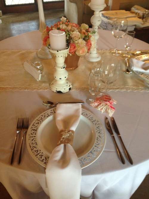 WEDDING DECOR FOR A RUSTIC WEDDING
