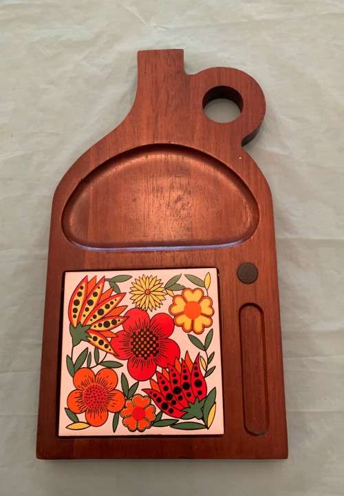 VINTAGE WOOD & TILED CHEESE BOARD