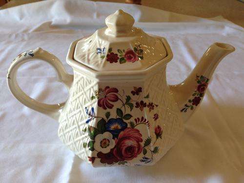 BEAUTIFUL SADLER TEAPOT