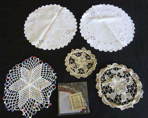 ASSORTMENT OF 6  DOILIES