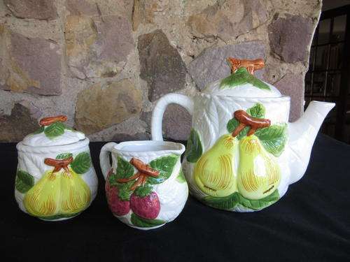 BEAUTIFUL CHEERFUL VINTAGE RETRO TEA SET