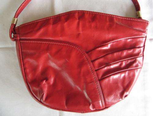 CUTE VINTAGE DON MICHELE SLING BAG
