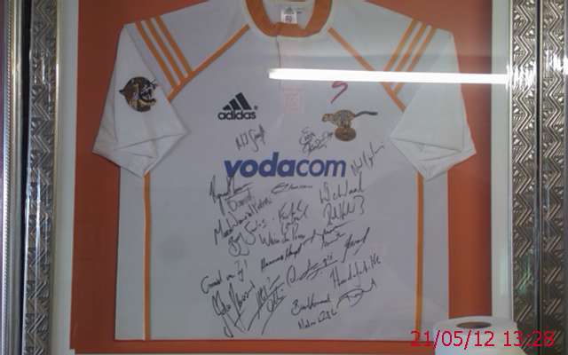 2005 Cheetahs Signed & Framed Rugby Jersey