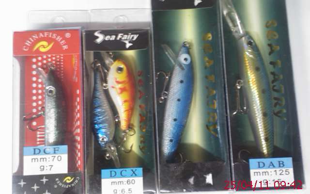 5 DIFFERENT BASS FISHING LURES