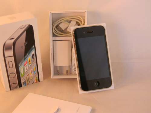 **APPLE-IPHONE-4S-32GB**-*STUNNING CONDITION-NEW BATTERY INSTALLED*-*ICASA STOCK*!!!**