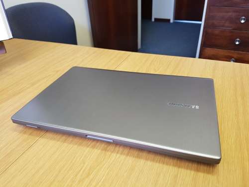SAMSUNG 7 Chronos 15.6 Ultrabook / Windows 10 / Microsoft Office 365