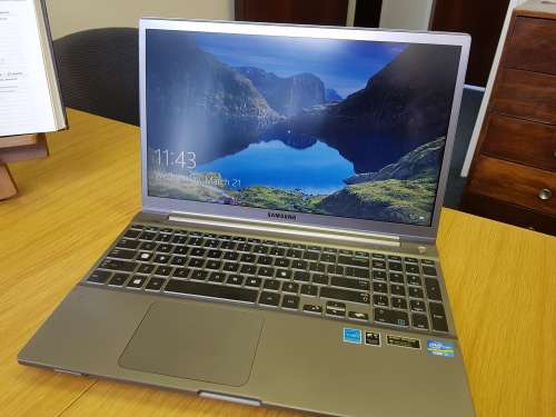 SAMSUNG 7 Chronos 15.6 Ultrabook / Windows 10 / Microsoft Office 365