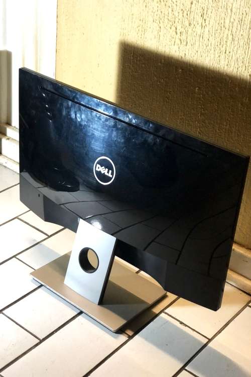 Dell 27 LED Backlit LCD Monitor IPS Full HD 1080p, 1920x1080 at 60 Hz HDMI VGA, Black