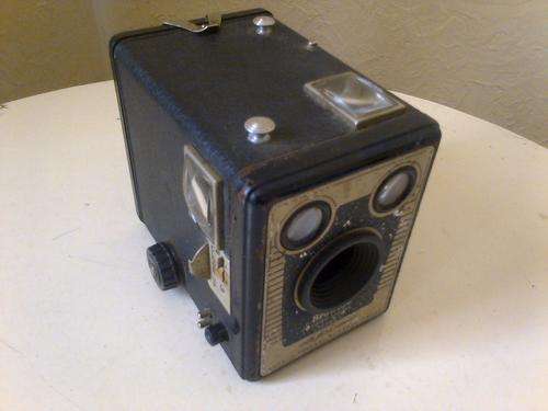 OLD SCHOOL BROWNIE CAMERA