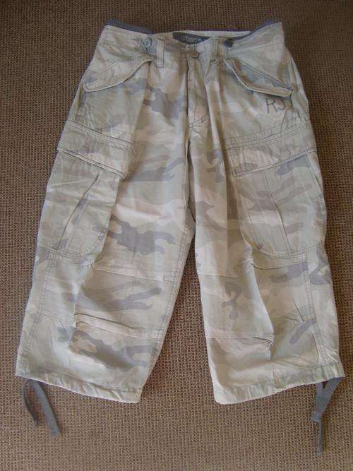 Awesome Markhams Urban Camo 3/4 Pants- in excellent condition - to fit mens size 34/36