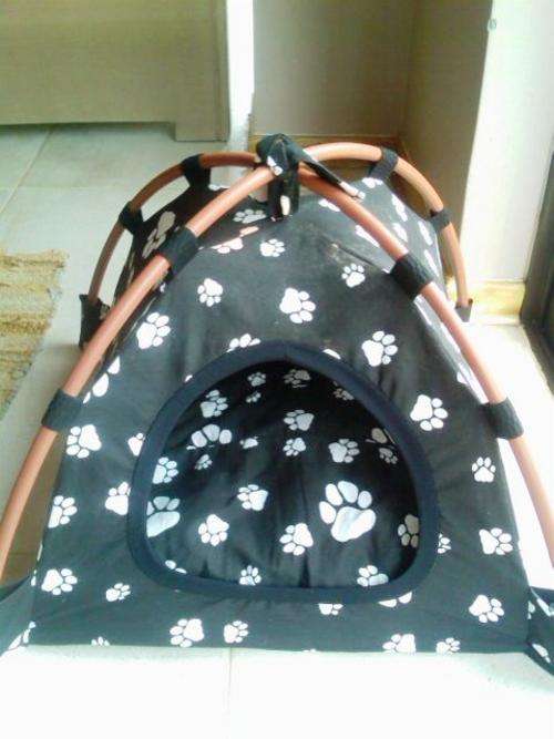 Dome Pet Bed - AS NEW - never used - suitable for small dog (or cat)