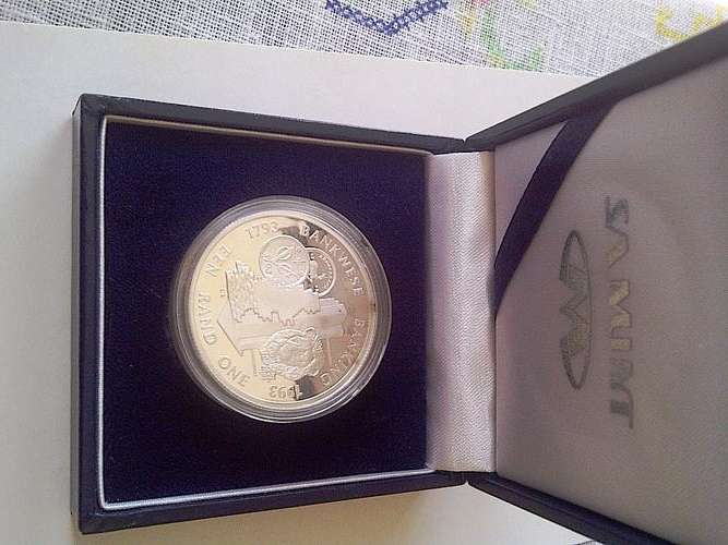 MINTAGE=7584! 1993 UNCIRCULATED BANKING ("BANKWESE") ONE RAND. VERY RARE! IN ORIGINAL SA MINT BOX.