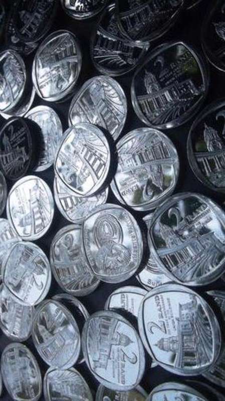 BRAND NEW LIMITED EDITION PARLAMENT R2 COINS. UNCIRCULATED MINT STATE! 10 AVAILABLE. GRADE HIGH