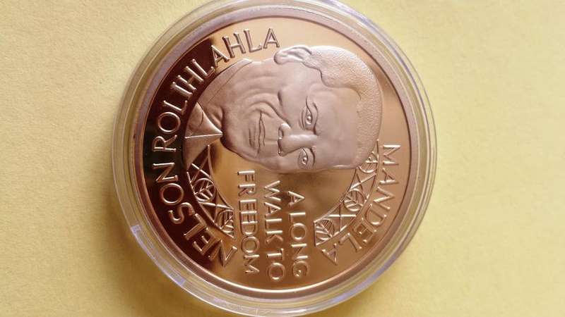 NELSON MANDELA LONG WALK TO FREEDOM 24ct GOLD PLATED MEDALLION. ENCAPSULATED.