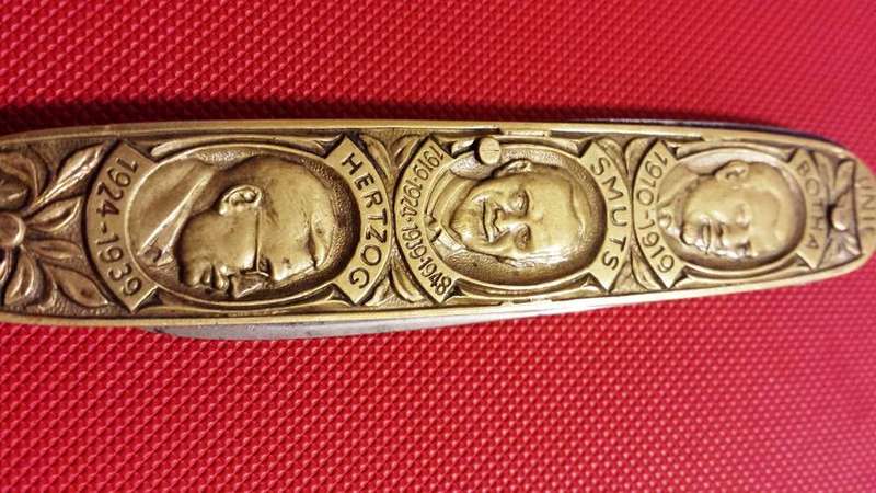 COMMEMORATIVE POCKET KNIFE WITH RSA PRESIDENTS MALAN, SMUTS, HERTZOG, VERWOERD, etc.